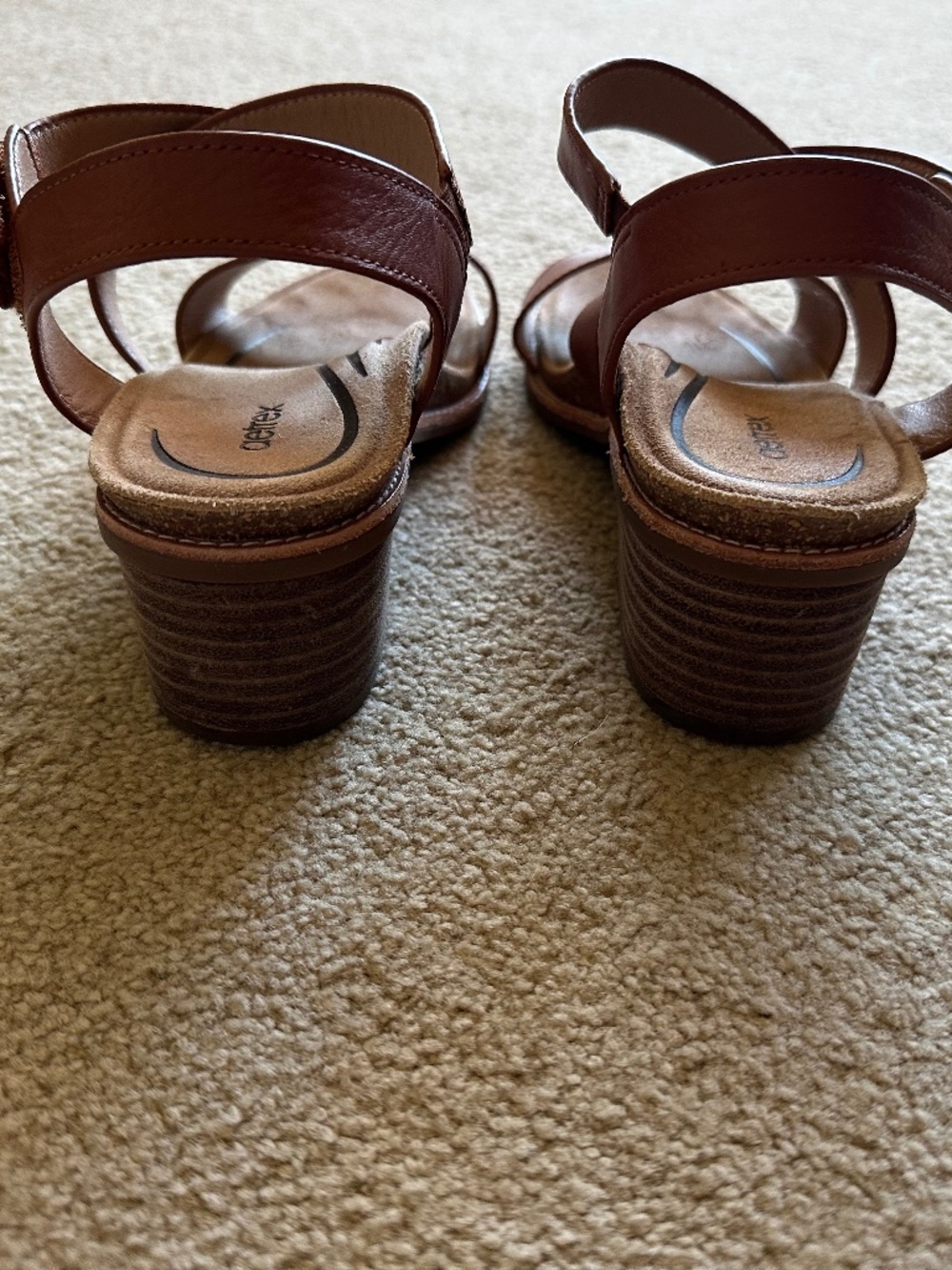 Aetrex Tan Leather Sandals, size 8.5, adjustable width, stack heel - Picture 8 of 10
